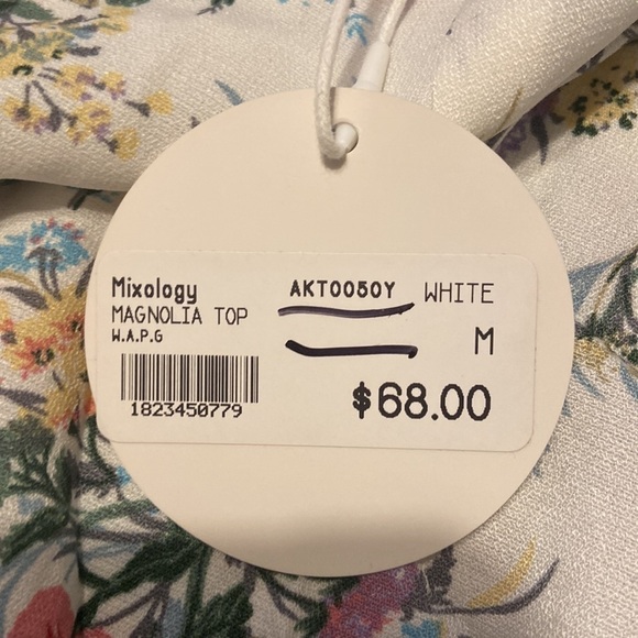 WOMEN’S We’re All Pretty Girls top. White with floral. Size M - Picture 6 of 7